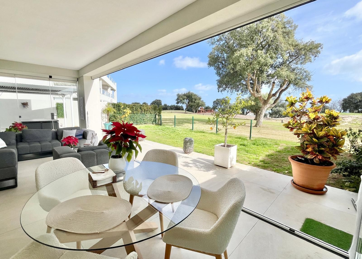 Se vende Apartamento Planta Baja de 3 dormitorios en Costa Del Sol, Cadiz, España