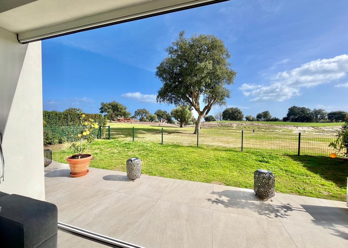 Se vende Apartamento Planta Baja de 3 dormitorios en Costa Del Sol, Cadiz, España