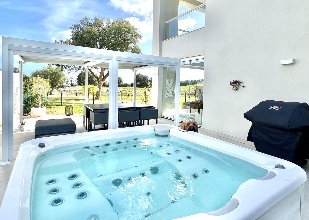 Se vende Apartamento Planta Baja de 3 dormitorios en Costa Del Sol, Cadiz, España