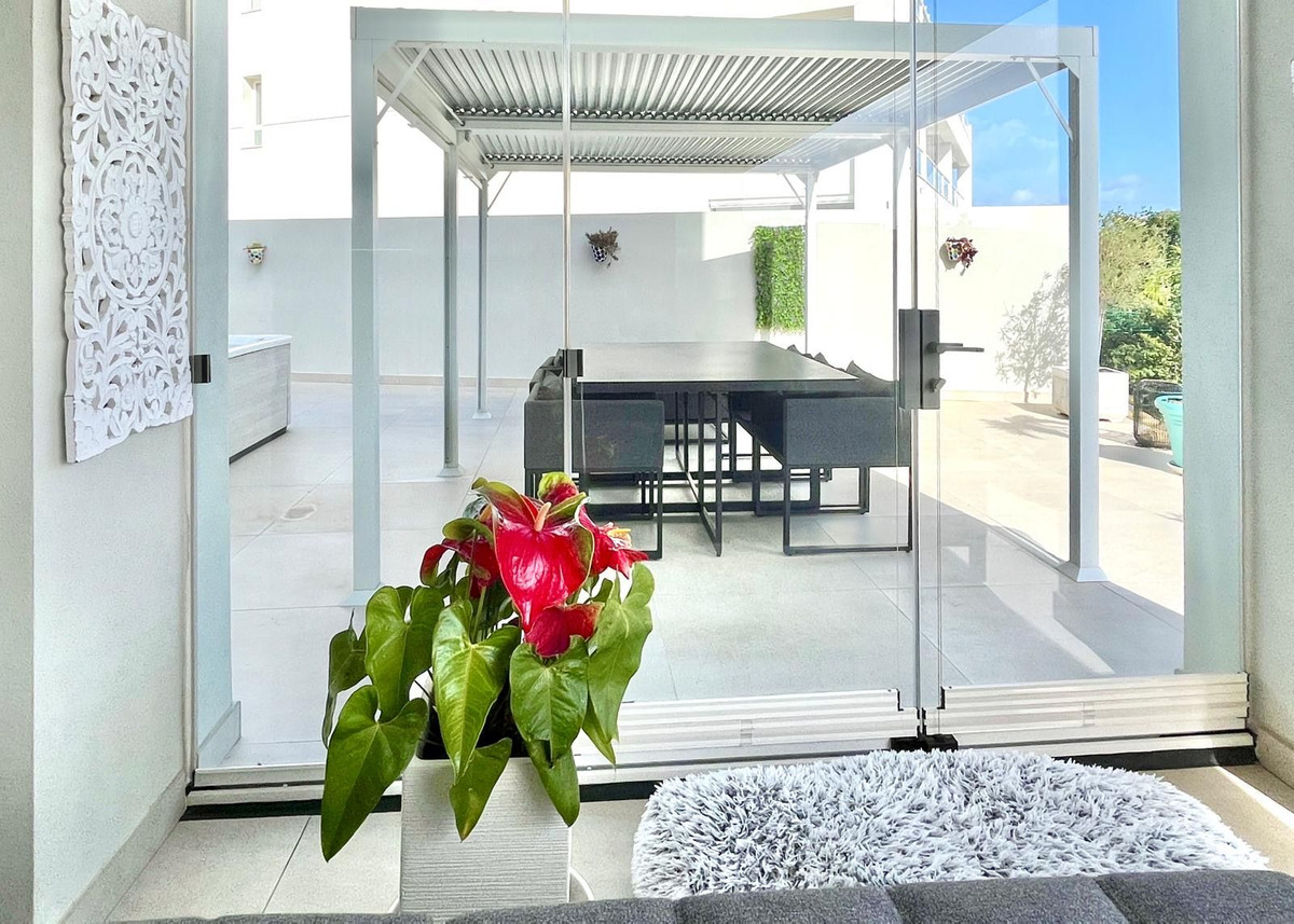 Se vende Apartamento Planta Baja de 3 dormitorios en Costa Del Sol, Cadiz, España