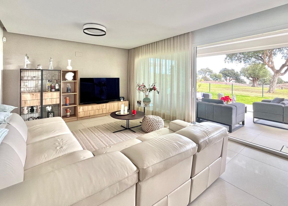 Se vende Apartamento Planta Baja de 3 dormitorios en Costa Del Sol, Cadiz, España
