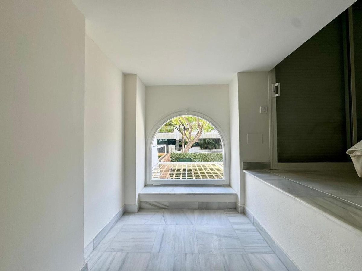 2 Bed Apartment for sale in The Golden Mile Costa Del Sol, Málaga, Spain