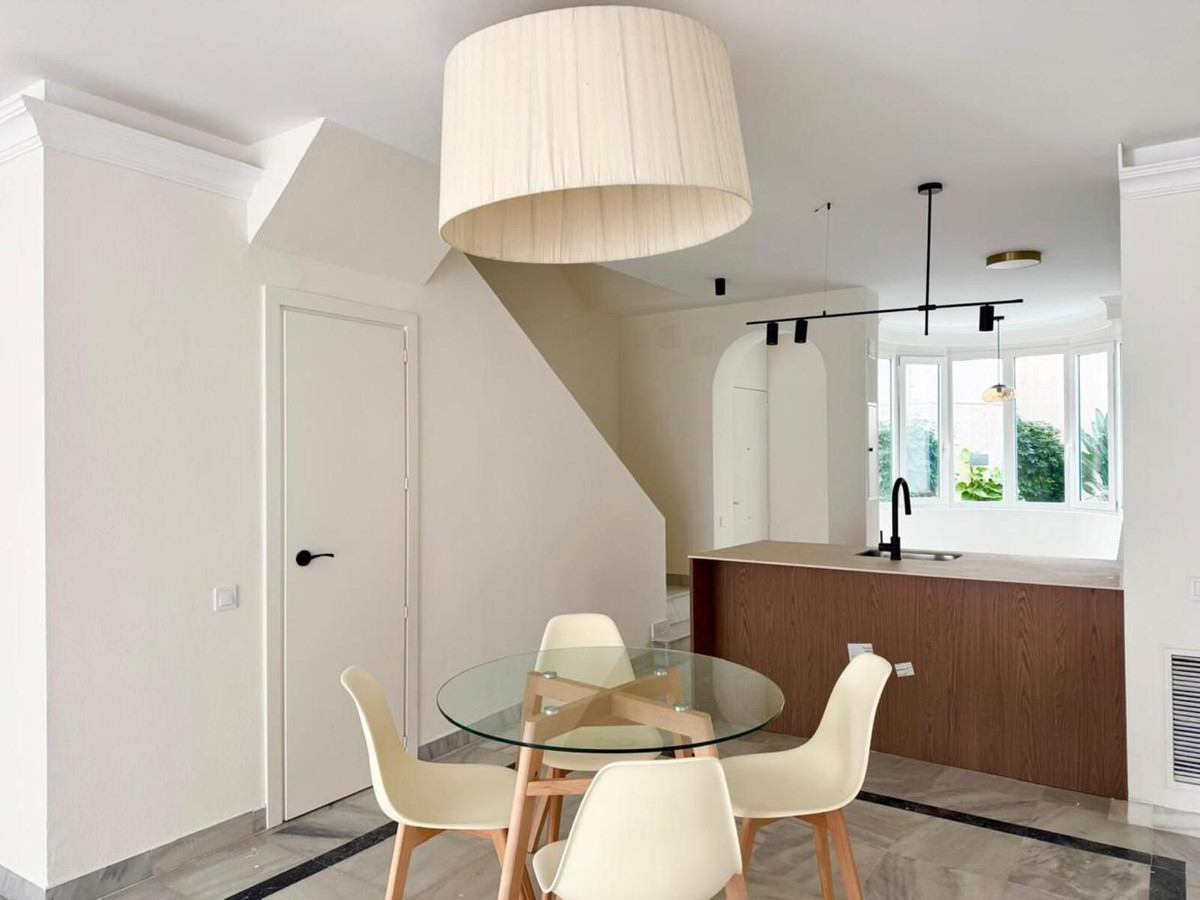 2 Bed Apartment for sale in The Golden Mile Costa Del Sol, Málaga, Spain