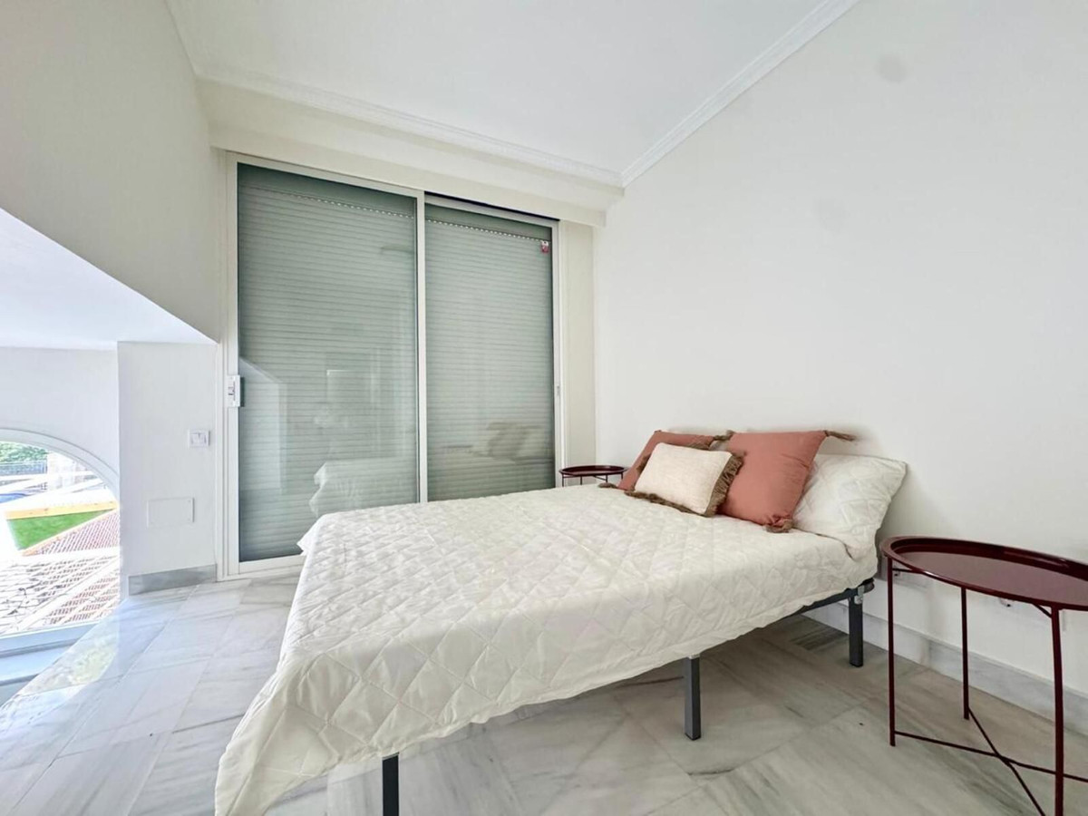 2 Bed Apartment for sale in The Golden Mile Costa Del Sol, Málaga, Spain