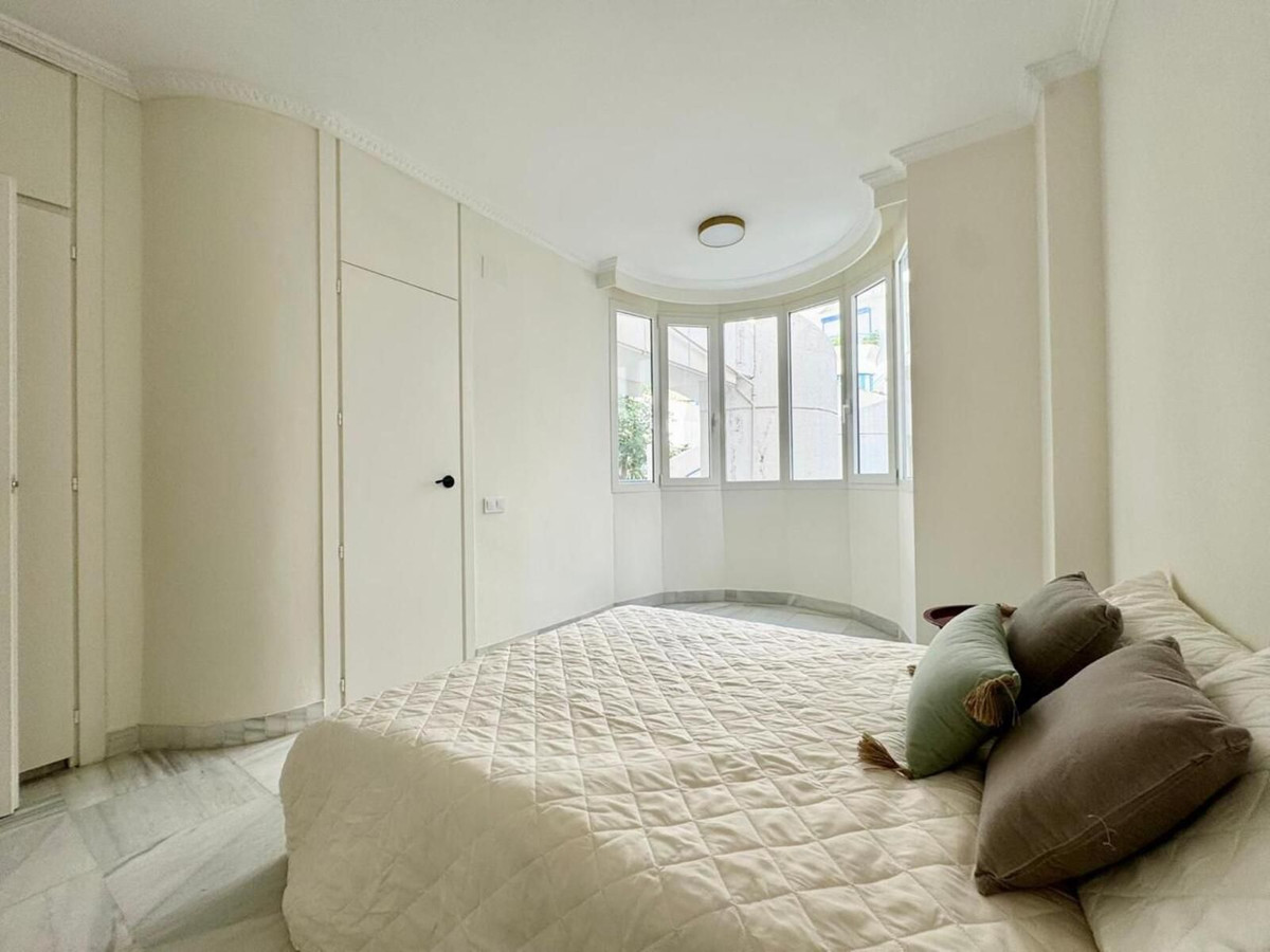 2 Bed Apartment for sale in The Golden Mile Costa Del Sol, Málaga, Spain