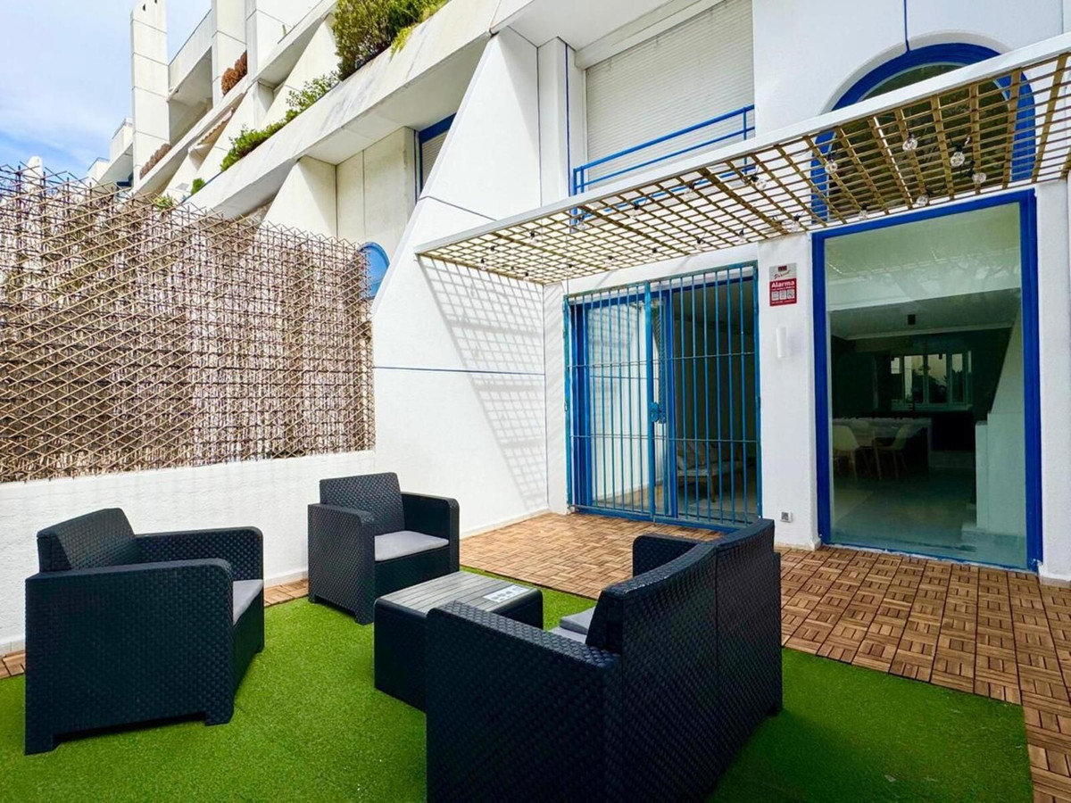 2 Bed Apartment for sale in The Golden Mile Costa Del Sol, Málaga, Spain