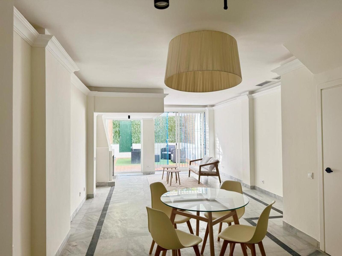 2 Bed Apartment for sale in The Golden Mile Costa Del Sol, Málaga, Spain