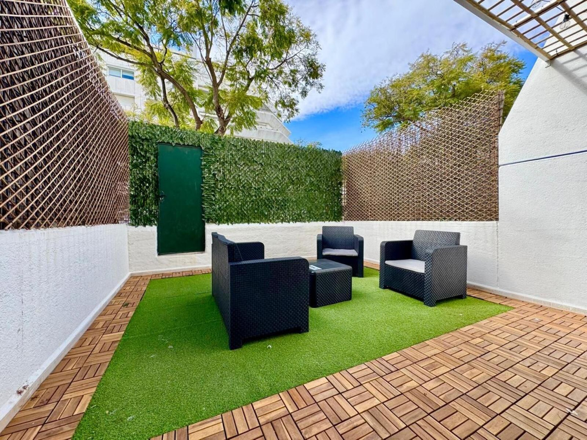 2 Bed Apartment for sale in The Golden Mile Costa Del Sol, Málaga, Spain