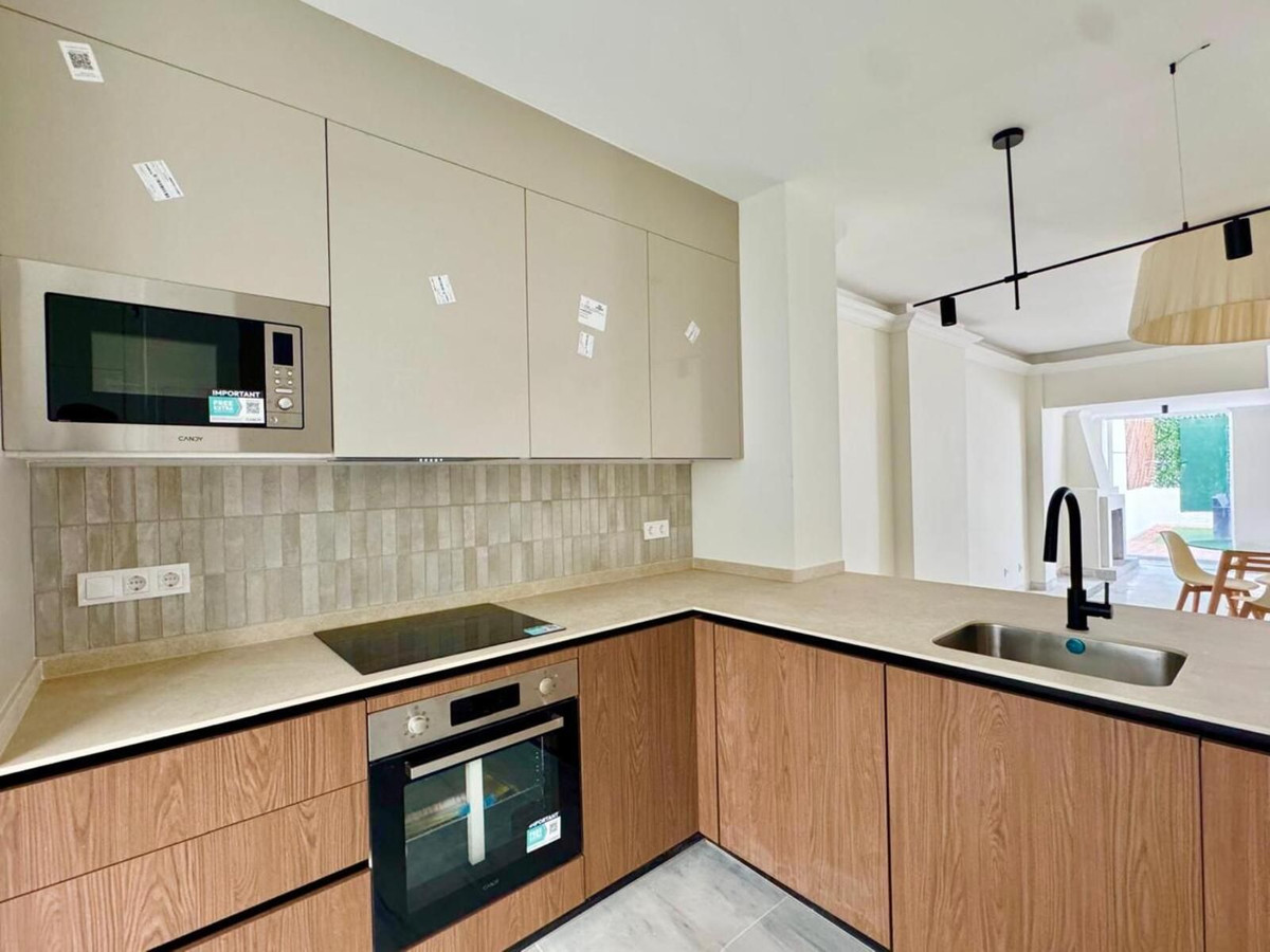 2 Bed Apartment for sale in The Golden Mile Costa Del Sol, Málaga, Spain