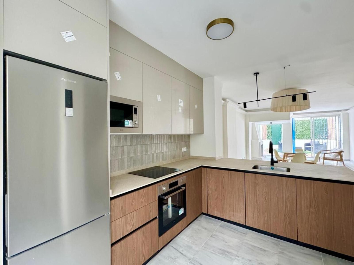 2 Bed Apartment for sale in The Golden Mile Costa Del Sol, Málaga, Spain