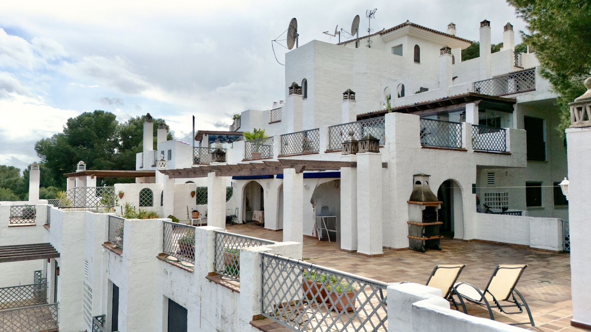 2 Bed Apartment for sale in Río Real Costa Del Sol, Málaga, Spain