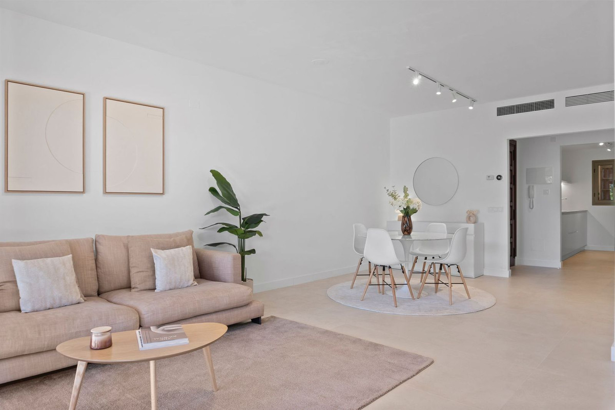 2 Bed Apartment for sale in Benahavís Costa Del Sol, Málaga, Spain
