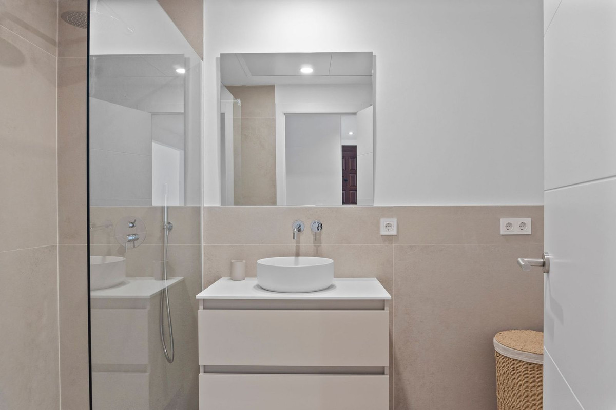 2 Bed Apartment for sale in Benahavís Costa Del Sol, Málaga, Spain