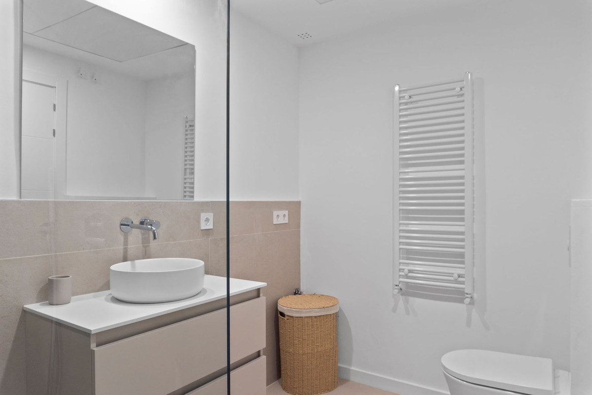 2 Bed Apartment for sale in Benahavís Costa Del Sol, Málaga, Spain