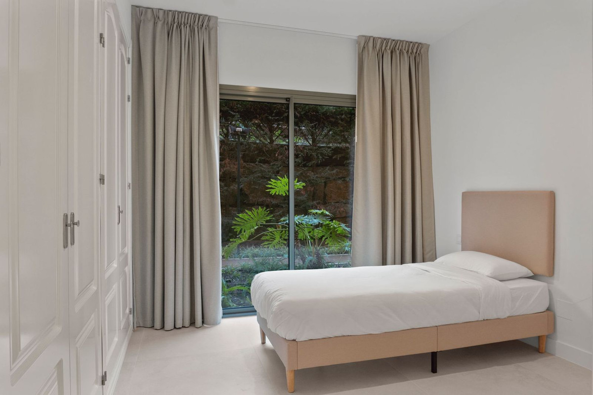 2 Bed Apartment for sale in Benahavís Costa Del Sol, Málaga, Spain