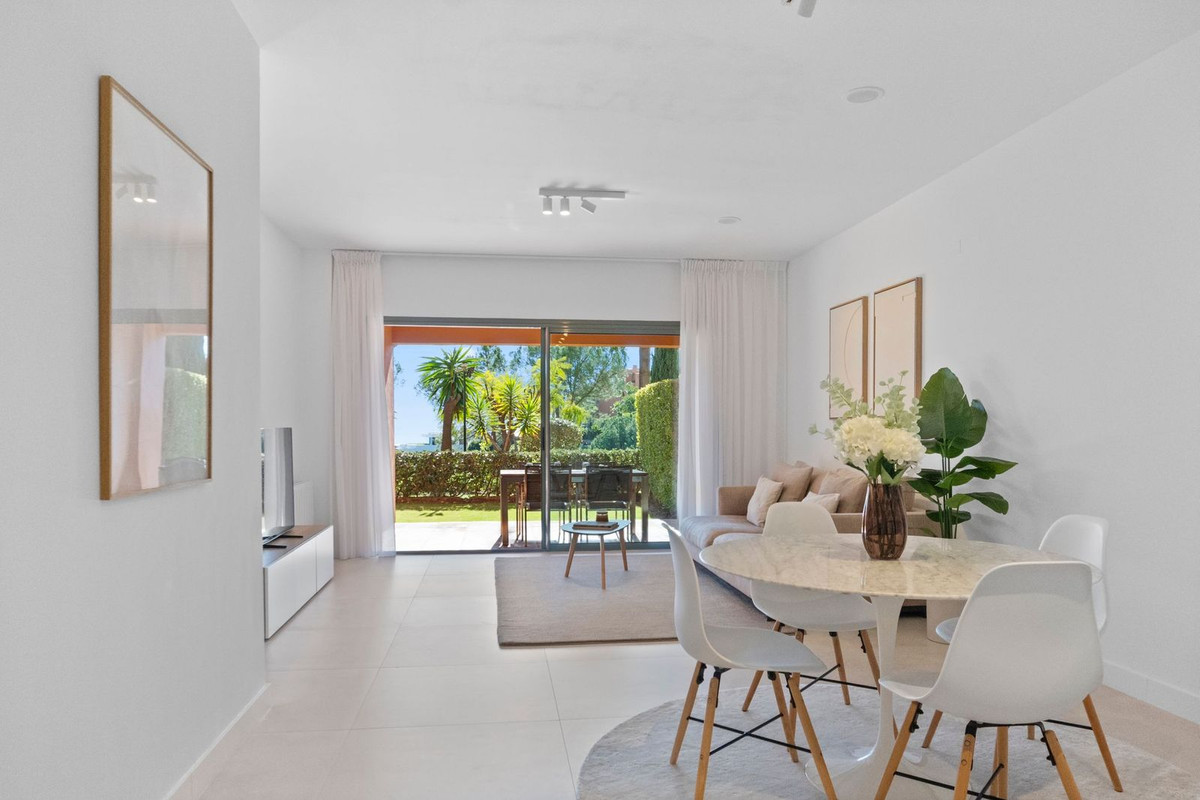 2 Bed Apartment for sale in Benahavís Costa Del Sol, Málaga, Spain