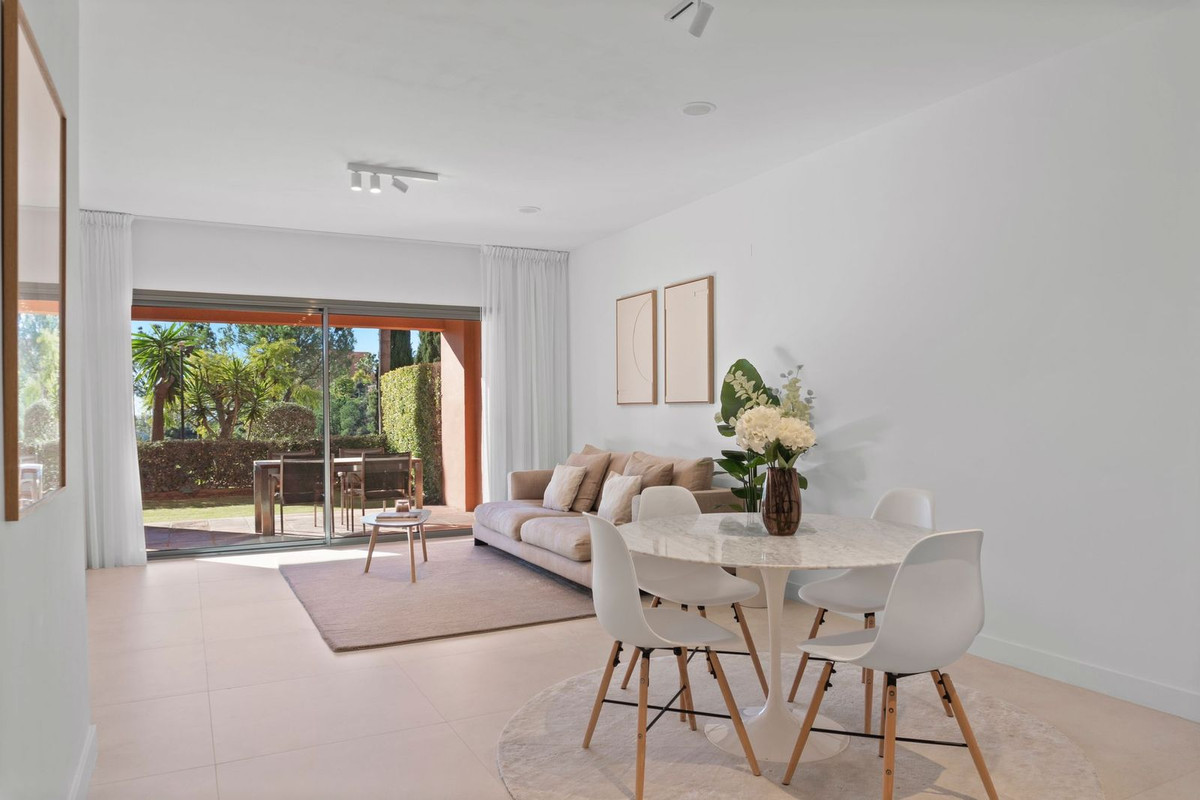2 Bed Apartment for sale in Benahavís Costa Del Sol, Málaga, Spain