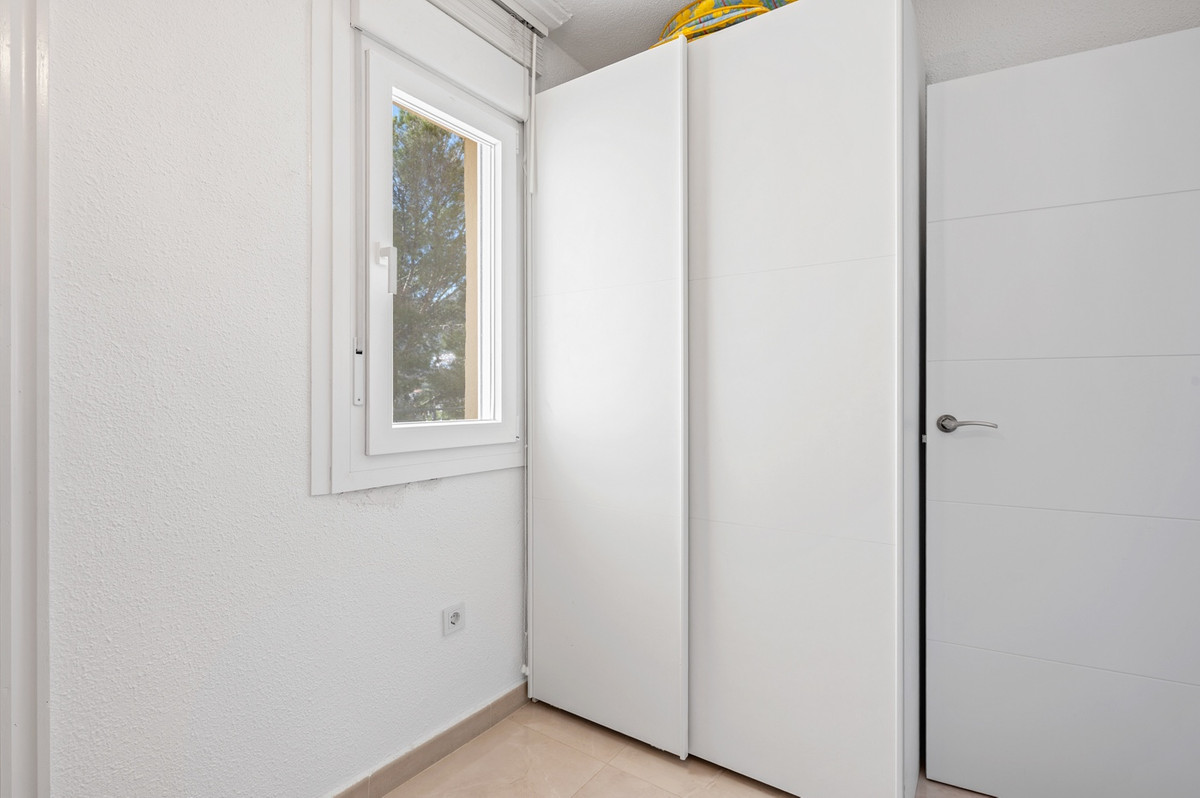 Se vende Apartamento Planta Media de 2 dormitorios en Costa Blanca, Alicante, España