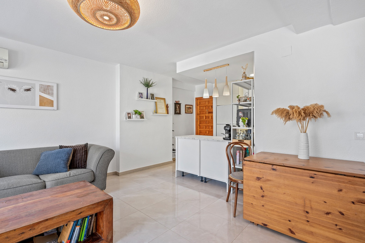 Se vende Apartamento Planta Media de 2 dormitorios en Costa Blanca, Alicante, España
