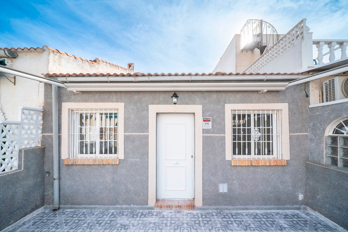 Se vende Bungalow de 2 dormitorios en Costa Blanca, Alicante, España