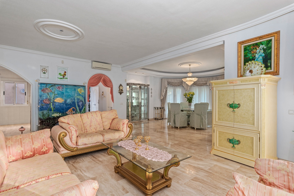 5 Bed Townhouse for sale in Dona Pepa Costa Blanca, Alicante, Spain