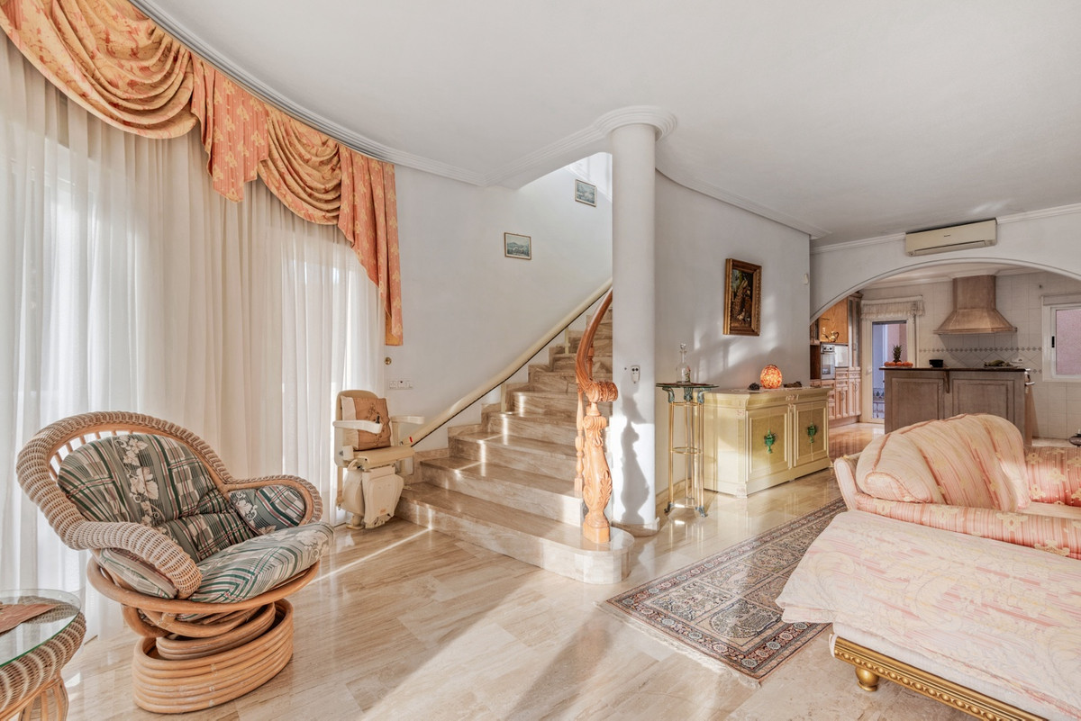 5 Bed Townhouse for sale in Dona Pepa Costa Blanca, Alicante, Spain