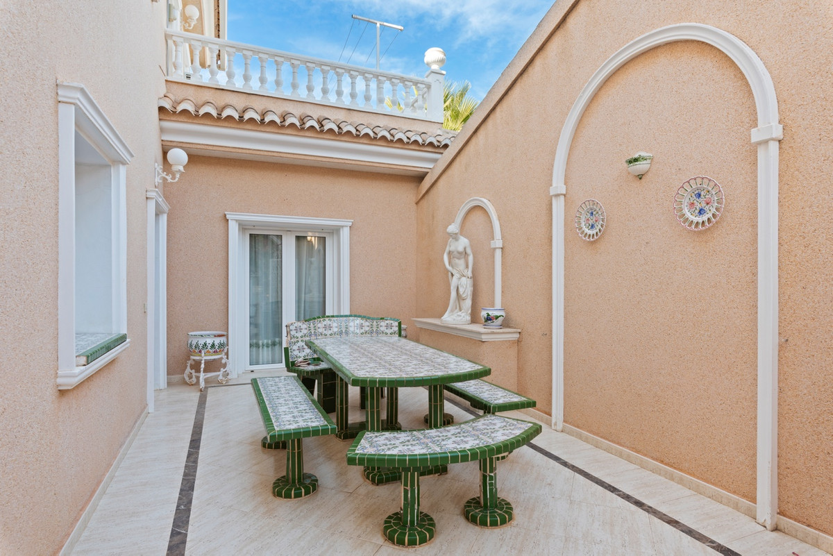 5 Bed Townhouse for sale in Dona Pepa Costa Blanca, Alicante, Spain