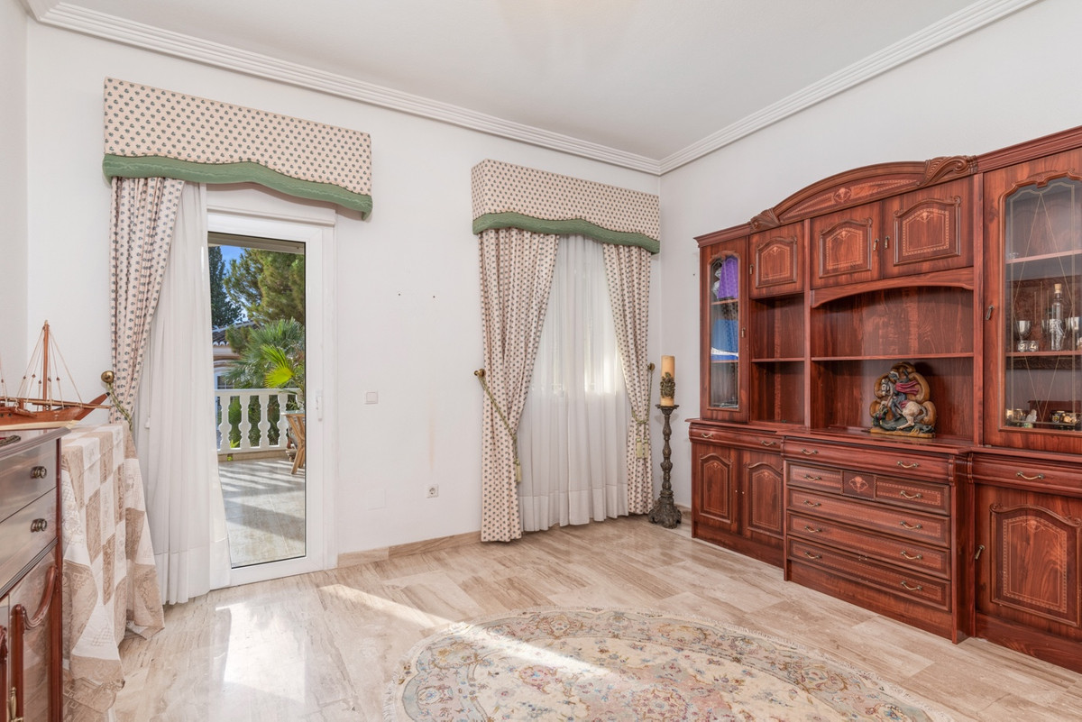 5 Bed Townhouse for sale in Dona Pepa Costa Blanca, Alicante, Spain