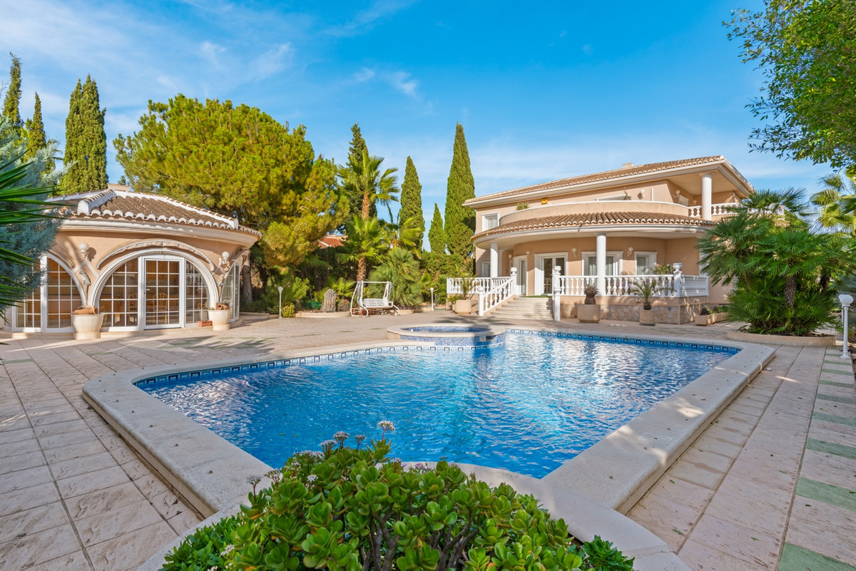 5 Bed Townhouse for sale in Dona Pepa Costa Blanca, Alicante, Spain