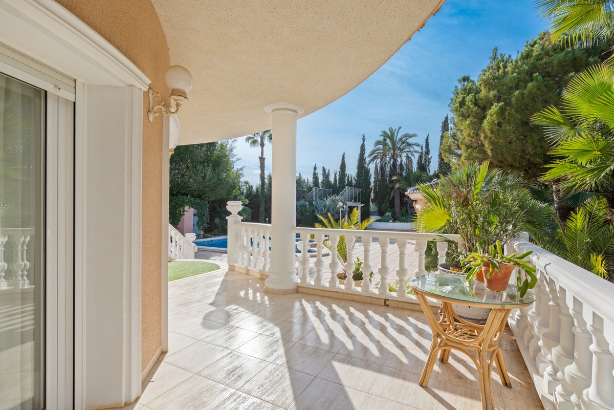 5 Bed Townhouse for sale in Dona Pepa Costa Blanca, Alicante, Spain