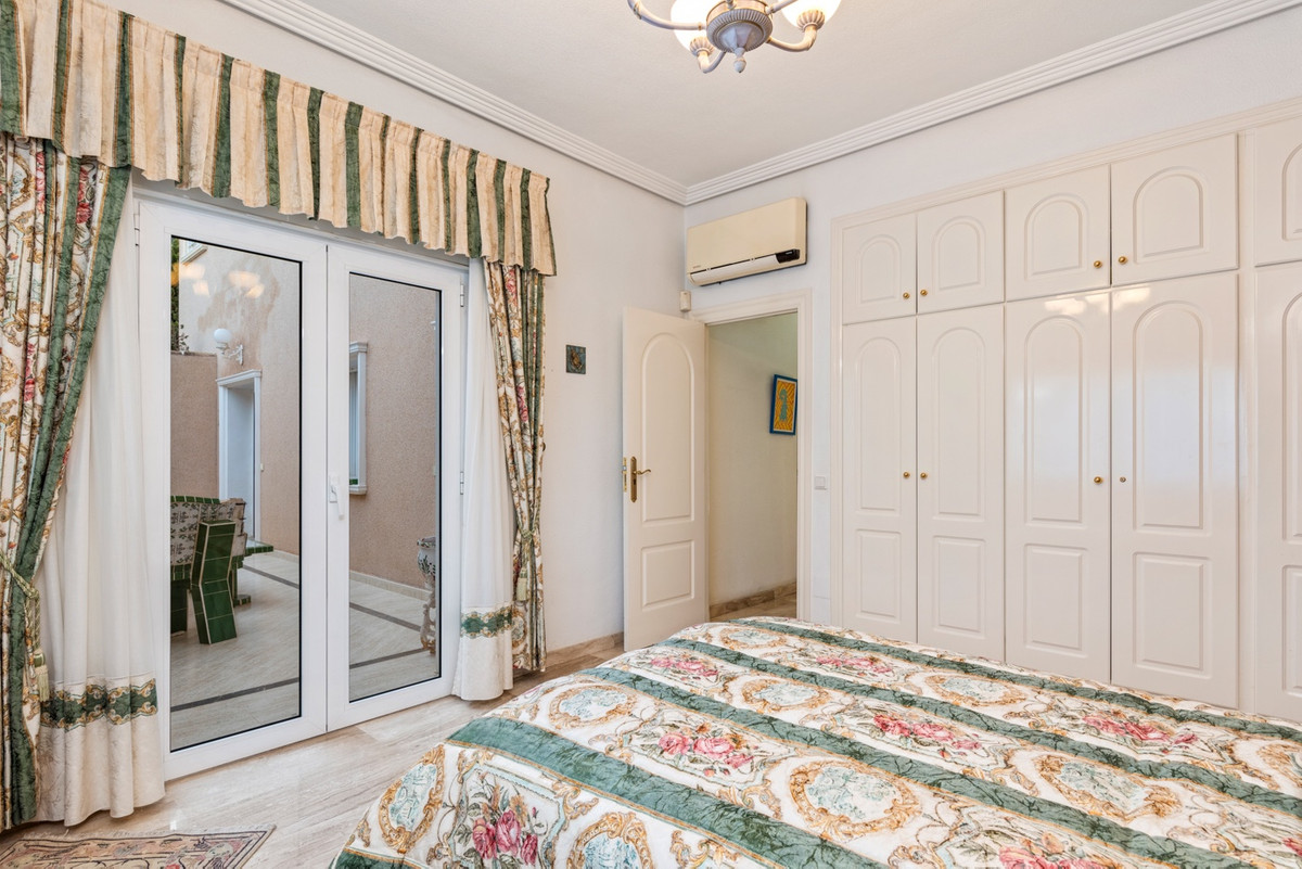 5 Bed Townhouse for sale in Dona Pepa Costa Blanca, Alicante, Spain