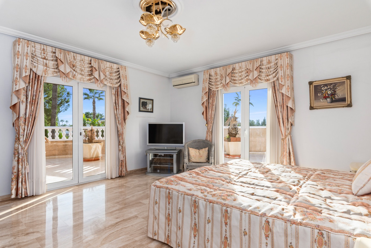 5 Bed Townhouse for sale in Dona Pepa Costa Blanca, Alicante, Spain
