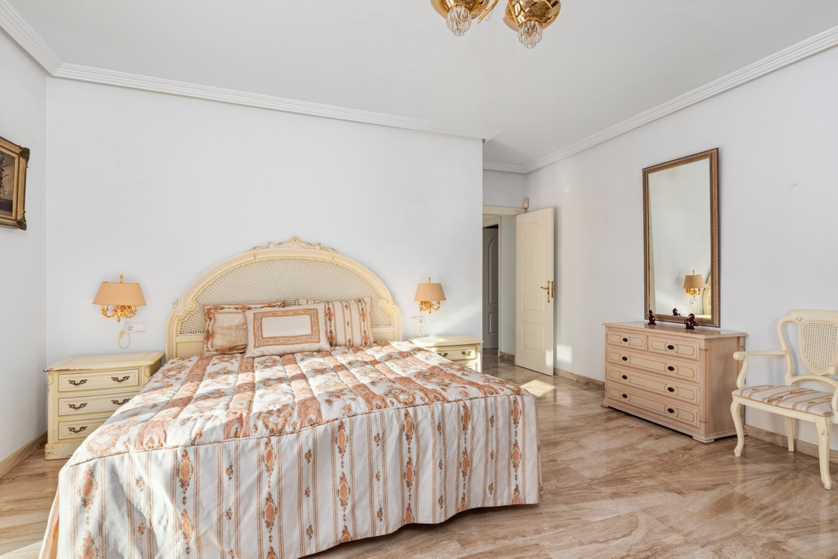 5 Bed Townhouse for sale in Dona Pepa Costa Blanca, Alicante, Spain
