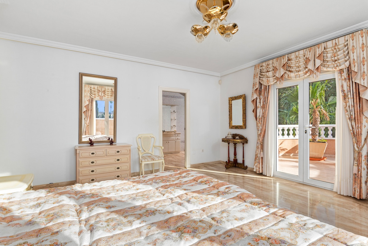 5 Bed Townhouse for sale in Dona Pepa Costa Blanca, Alicante, Spain