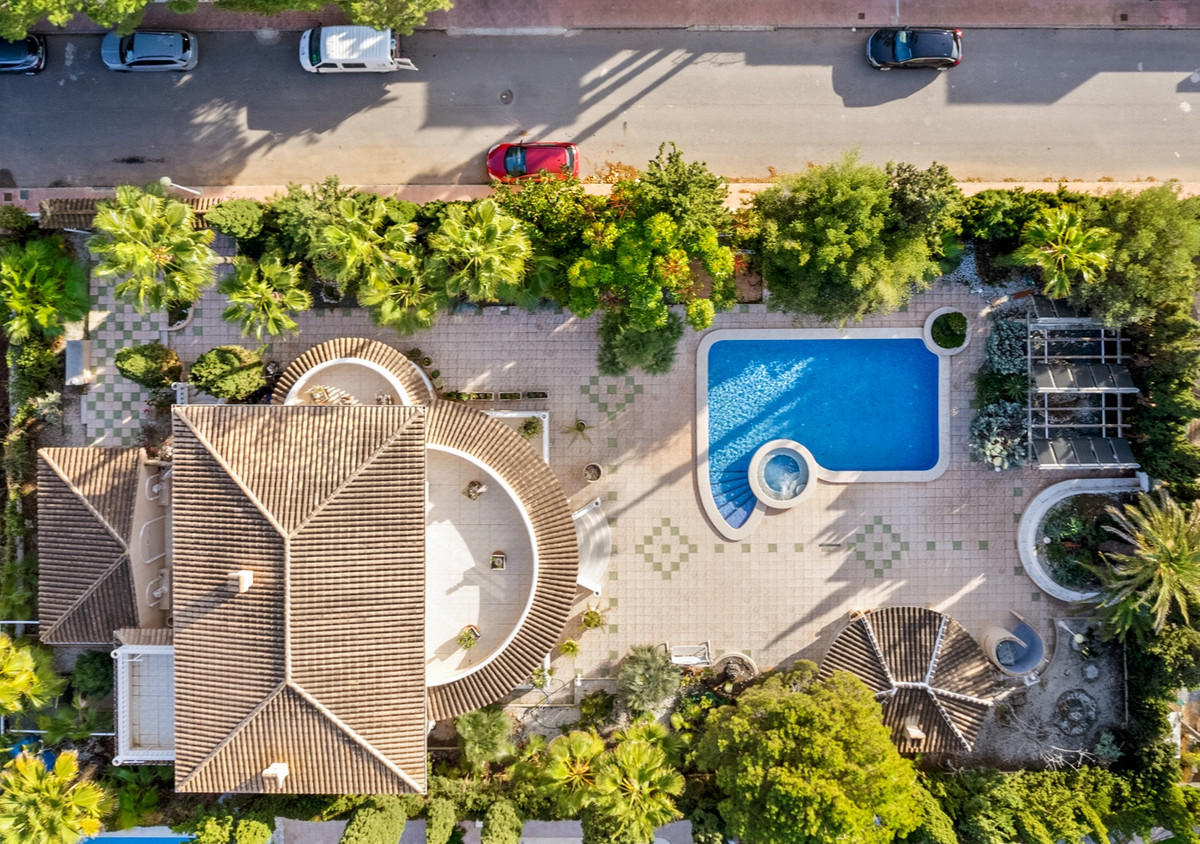 5 Bed Townhouse for sale in Dona Pepa Costa Blanca, Alicante, Spain