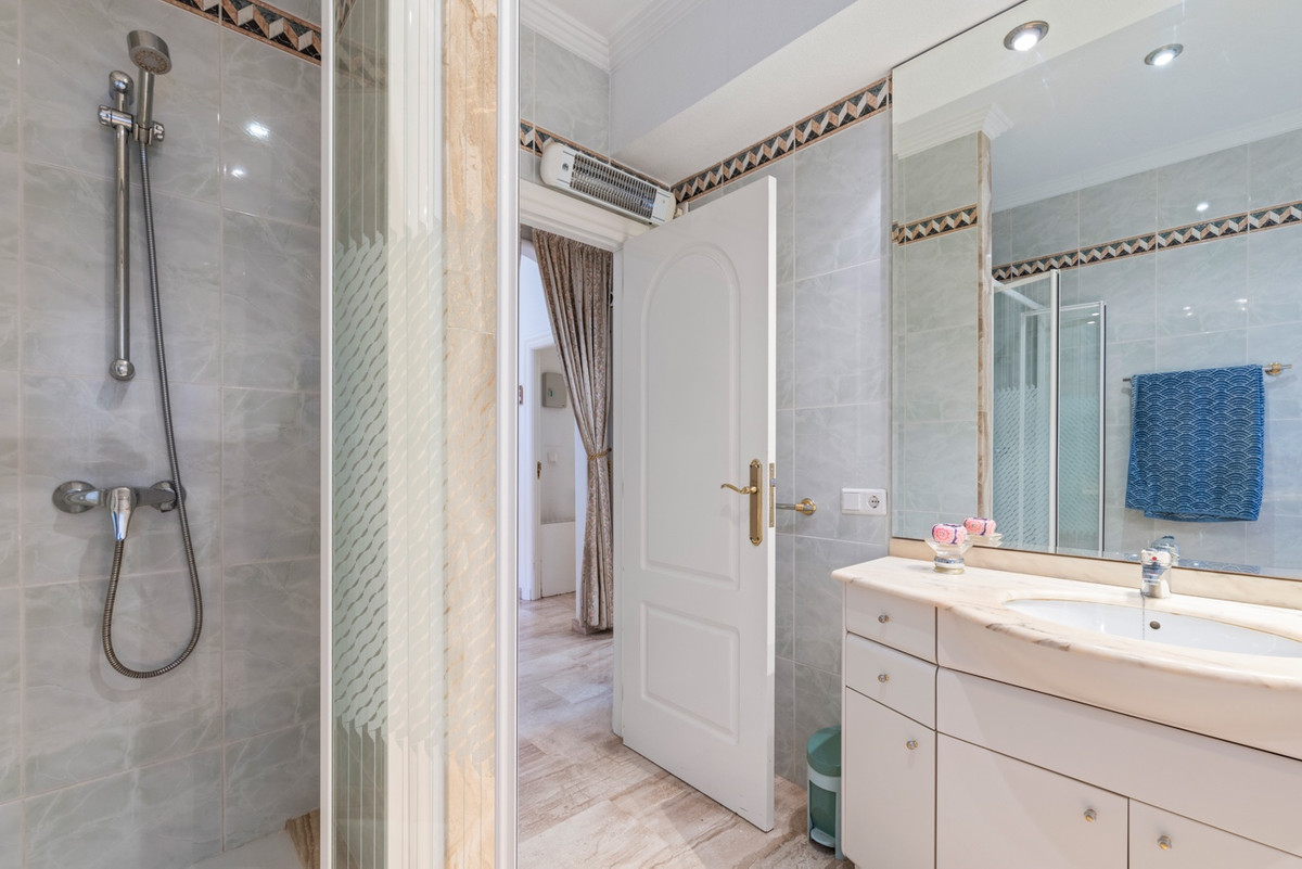 5 Bed Townhouse for sale in Dona Pepa Costa Blanca, Alicante, Spain