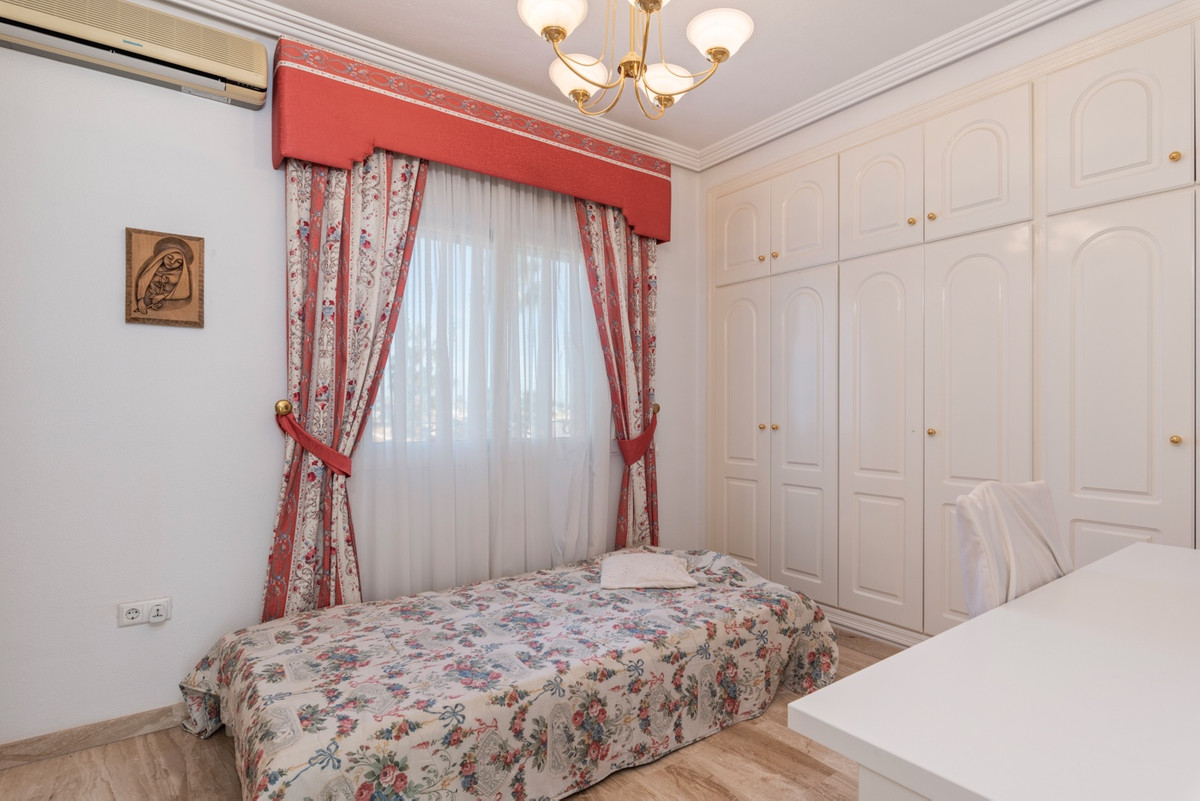 5 Bed Townhouse for sale in Dona Pepa Costa Blanca, Alicante, Spain