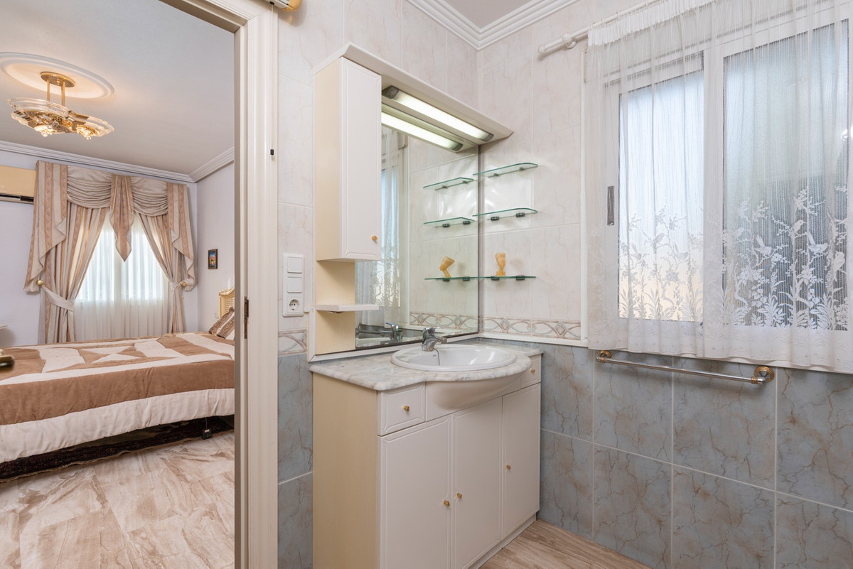 5 Bed Townhouse for sale in Dona Pepa Costa Blanca, Alicante, Spain