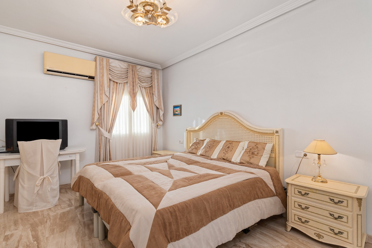 5 Bed Townhouse for sale in Dona Pepa Costa Blanca, Alicante, Spain