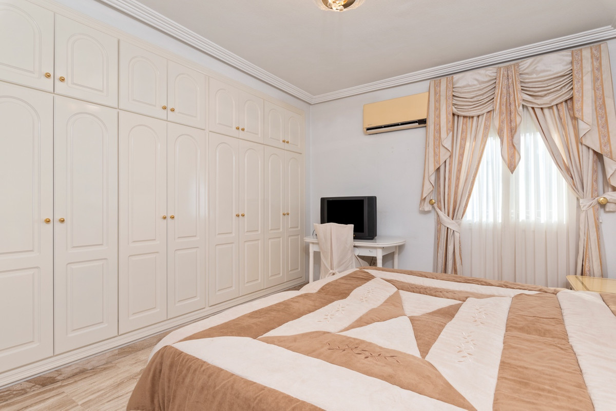 5 Bed Townhouse for sale in Dona Pepa Costa Blanca, Alicante, Spain