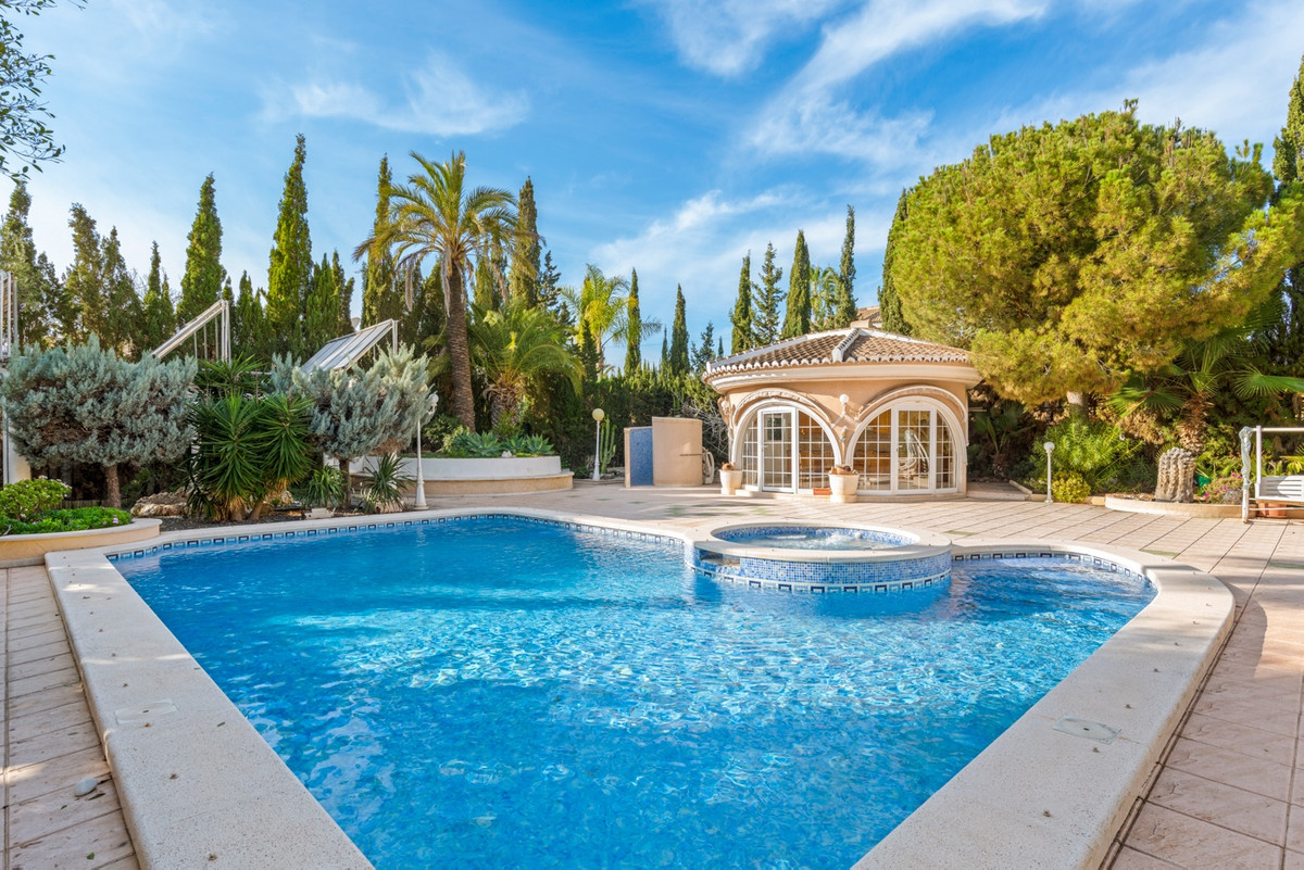 5 Bed Townhouse for sale in Dona Pepa Costa Blanca, Alicante, Spain