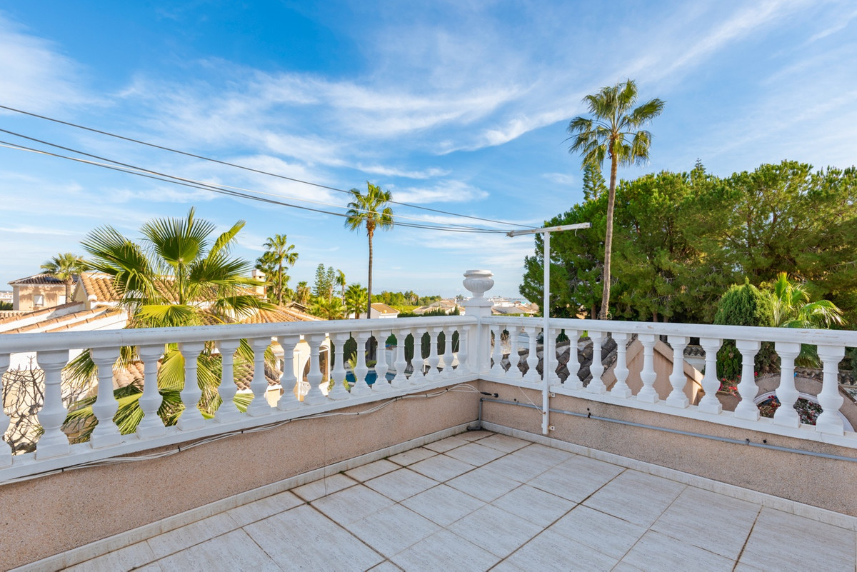 5 Bed Townhouse for sale in Dona Pepa Costa Blanca, Alicante, Spain