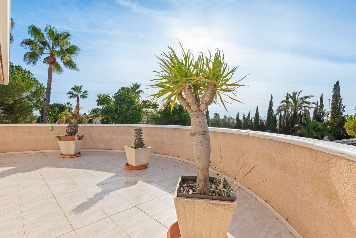5 Bed Townhouse for sale in Dona Pepa Costa Blanca, Alicante, Spain