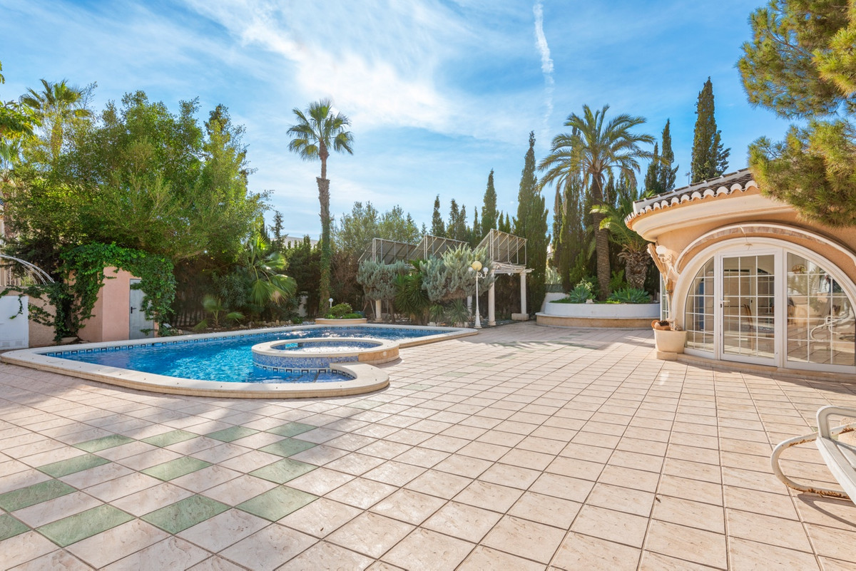 5 Bed Townhouse for sale in Dona Pepa Costa Blanca, Alicante, Spain