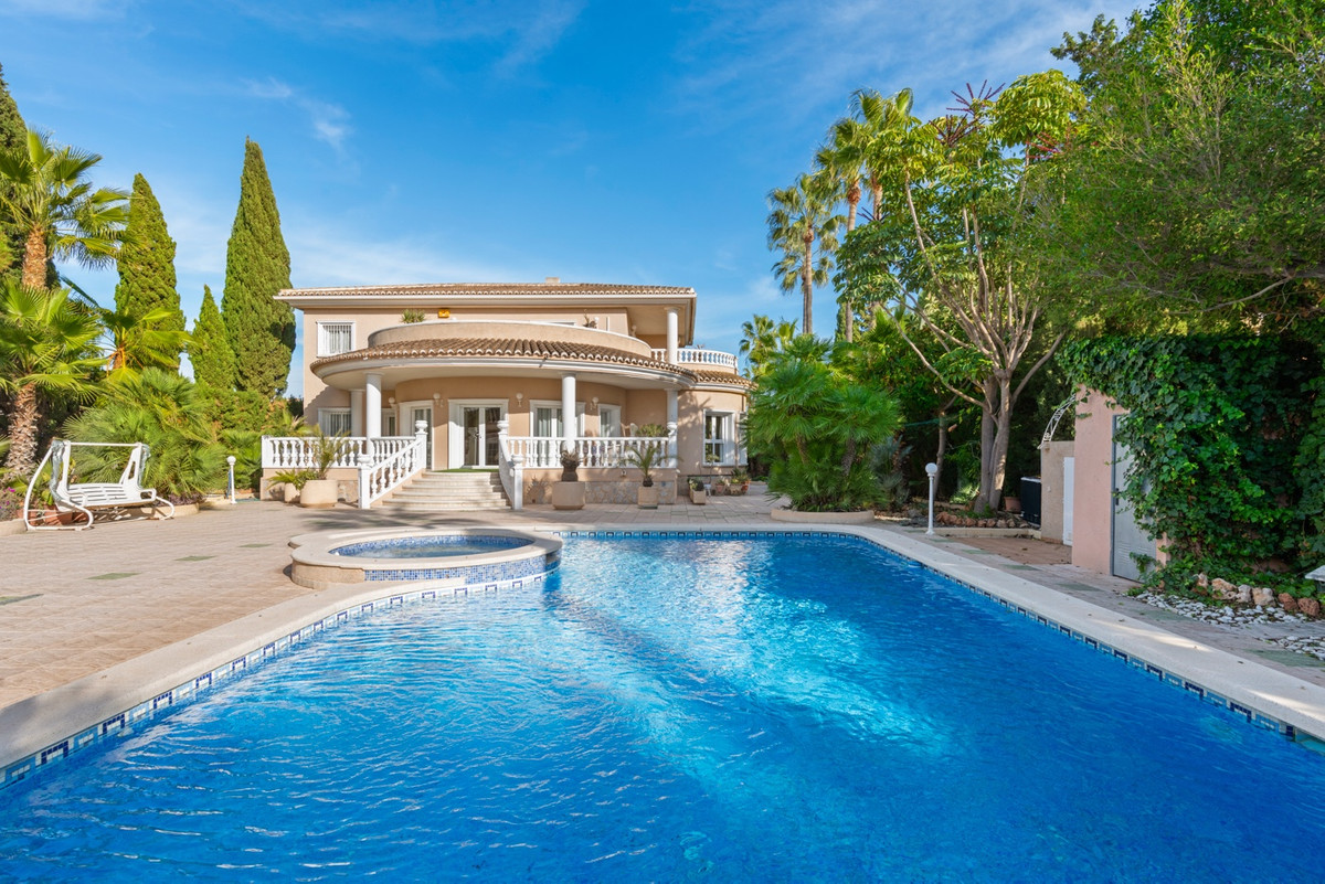 5 Bed Townhouse for sale in Dona Pepa Costa Blanca, Alicante, Spain