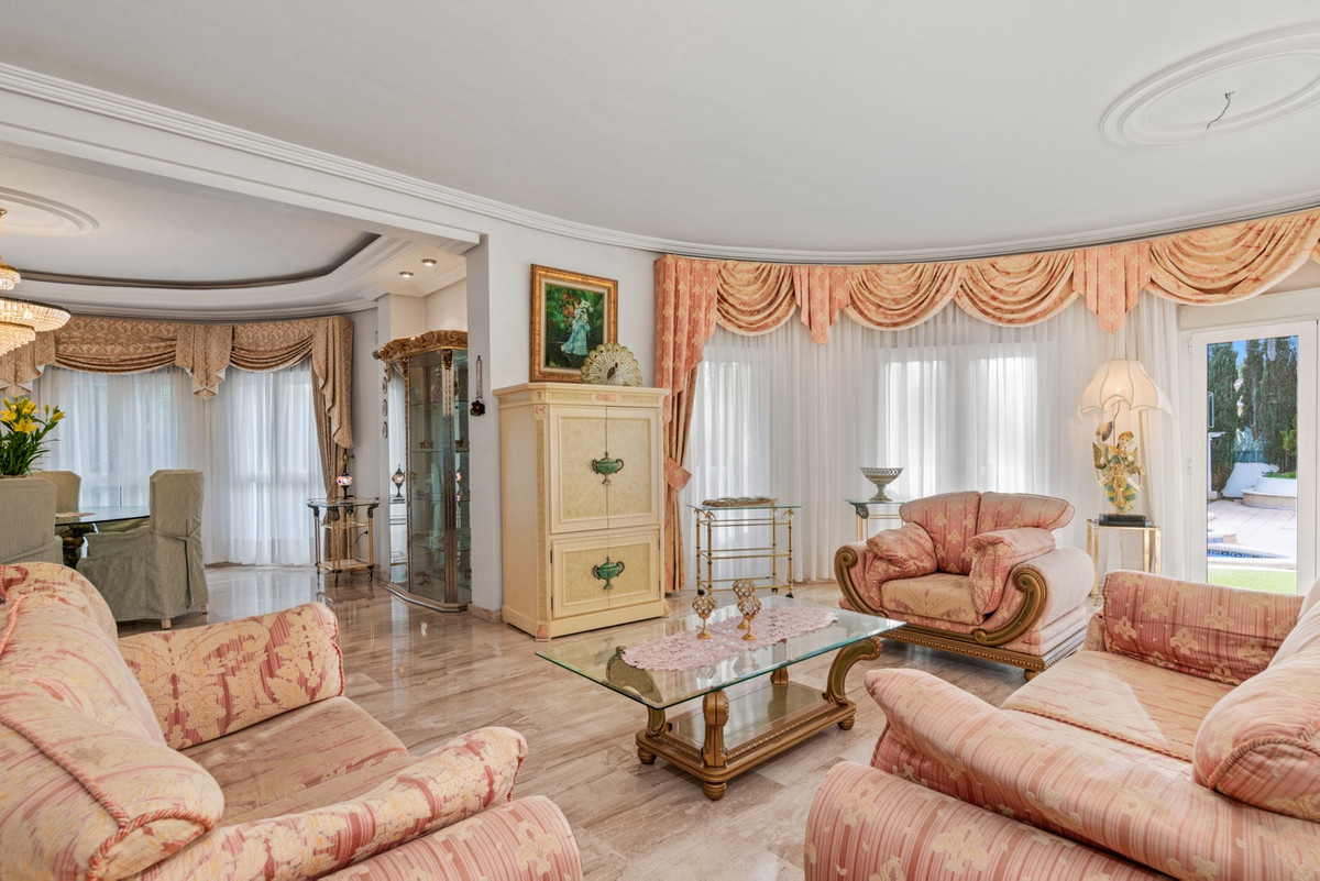 5 Bed Townhouse for sale in Dona Pepa Costa Blanca, Alicante, Spain