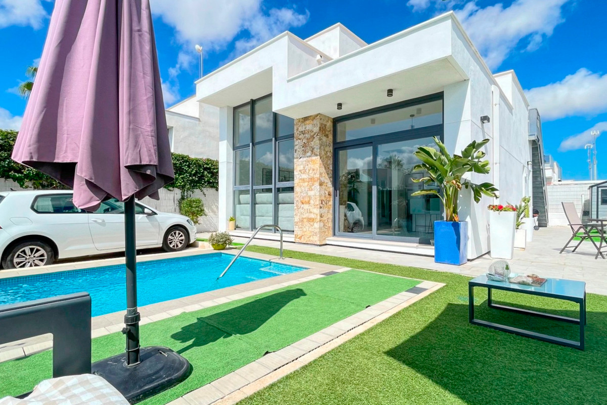 2 Bed Townhouse for sale in Rojales Costa Blanca, Alicante, Spain