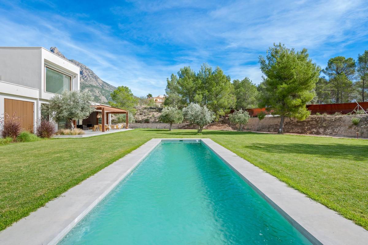 4 Bed Townhouse for sale in Finestrat Costa Blanca, Alicante, Spain