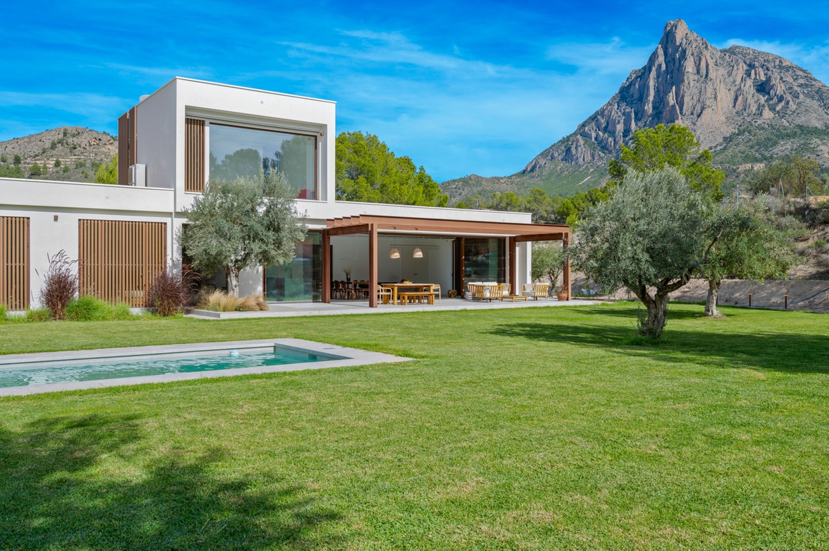 4 Bed Townhouse for sale in Finestrat Costa Blanca, Alicante, Spain