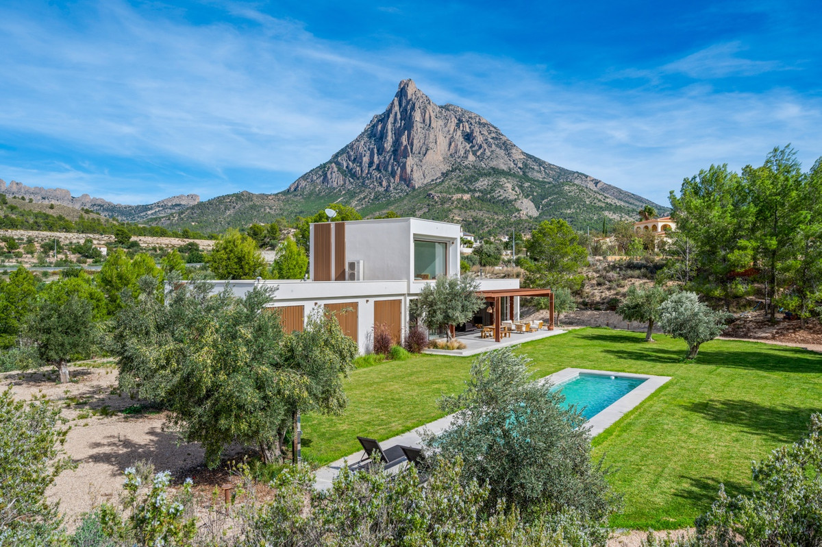 4 Bed Townhouse for sale in Finestrat Costa Blanca, Alicante, Spain